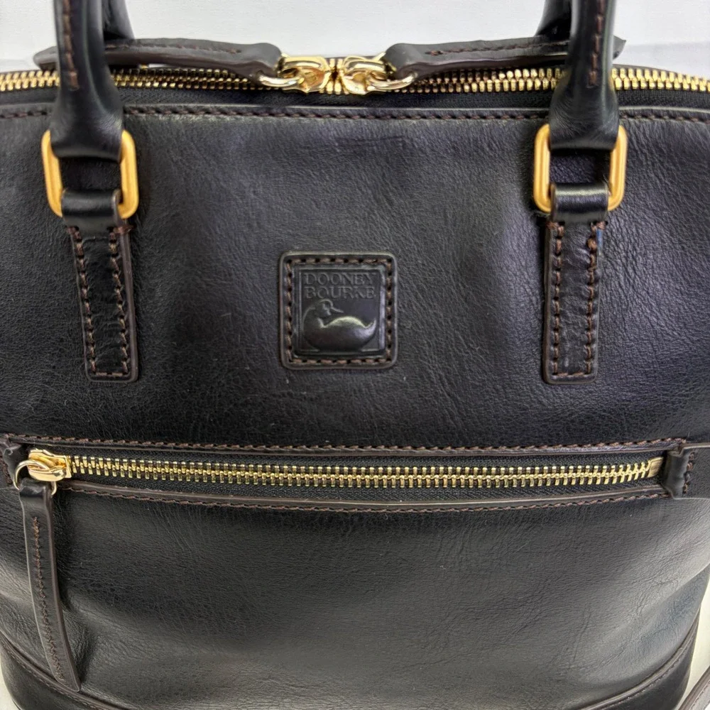 Dooney Bourke Leather Satchel Womens Medium Black Dome Crossbody Classic Chic